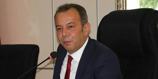 darkwebhaber's tweet photo. Geçtiğimiz ay, seçimi Cumhurbaşkanı Erdoğan’ın tekrar kazanması durumunda Bolu’nun en görünür noktasına Erdoğan’ın heykelini dikeceğini ifade eden Tanju Özcan:

Biz bir söz verdiysek dönmeyiz. Erdoğan'ın en yüksek oy aldığı yerde olmalı bu heykel. D��rtdivan’da yüzde 90 oy almış. Dörtdivan Belediyesi bize bir yer göstersin.