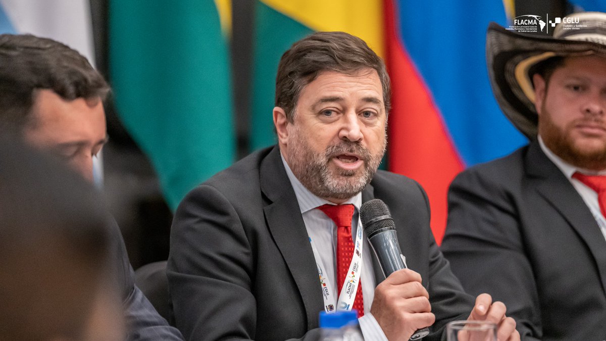 PactodeAlcaldes's tweet photo. "Enfrentar el #CambioClimático es una responsabilidad y una oportunidad para las ciudades. Por esto, estamos en alianza con el #PactodeAlcaldes, de la #UniónEuropea como socio estratégico y buscando siempre mejores formas de trabajar juntos" Eduardo Tadeu Pereira, @abmunicipios https://t.co/VXgARdeuJE