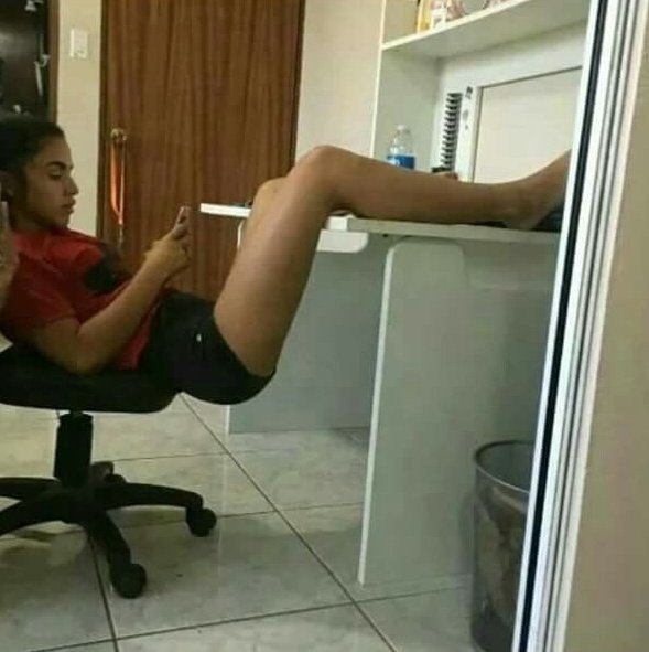 itsD3lay's tweet photo. "estoy estudiando"
yo: https://t.co/fmrSI6wGR4
