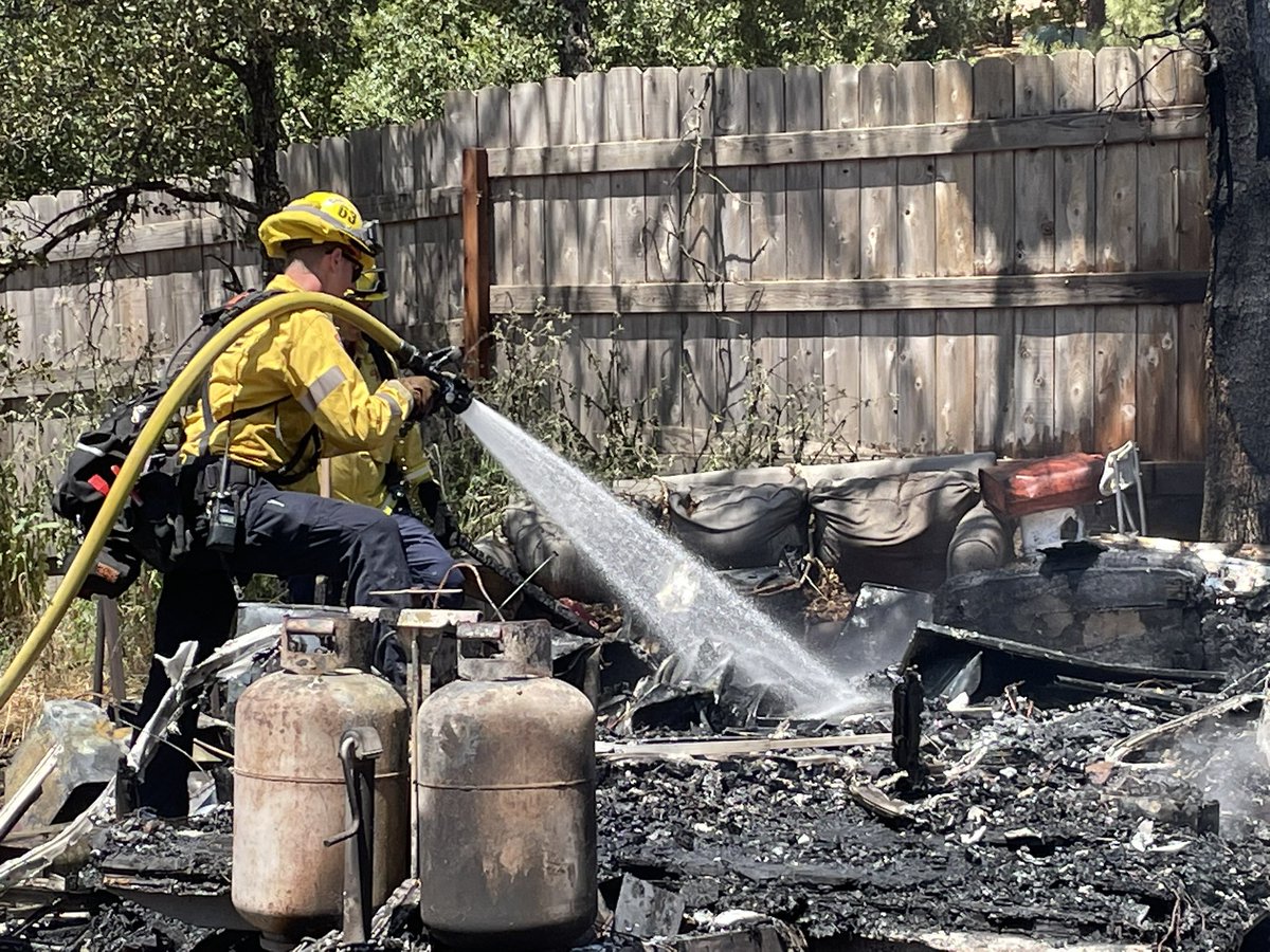 CALFIRE_ButteCo's tweet photo. Crews have contained a structure fire on Winding Creek Way in the area between Bangor and Wyandotte. A travel trailer and a shed burned to the ground. Spread to the vegetation but firefighters contained it to 1/10 acre. #WindingFire https://t.co/ZIZBiibgx4