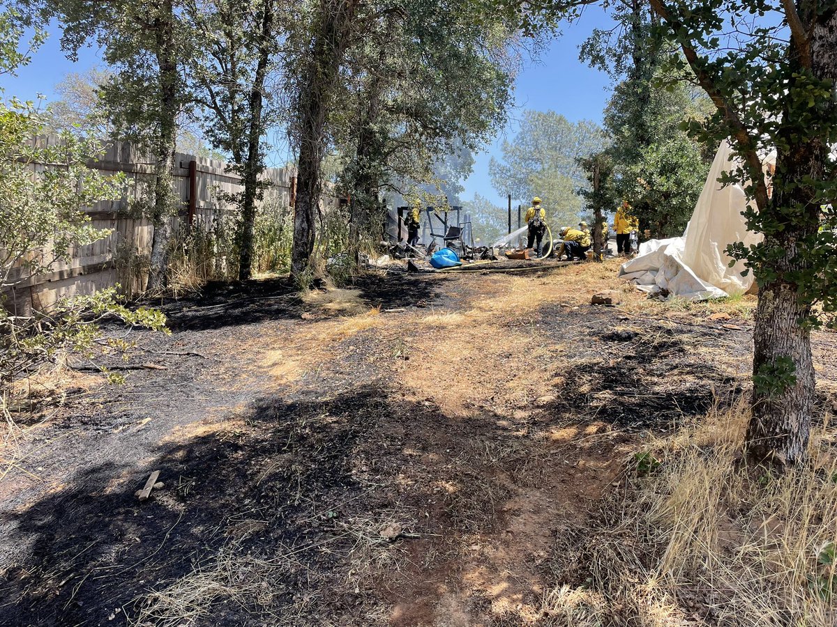 CALFIRE_ButteCo's tweet photo. Crews have contained a structure fire on Winding Creek Way in the area between Bangor and Wyandotte. A travel trailer and a shed burned to the ground. Spread to the vegetation but firefighters contained it to 1/10 acre. #WindingFire https://t.co/ZIZBiibgx4