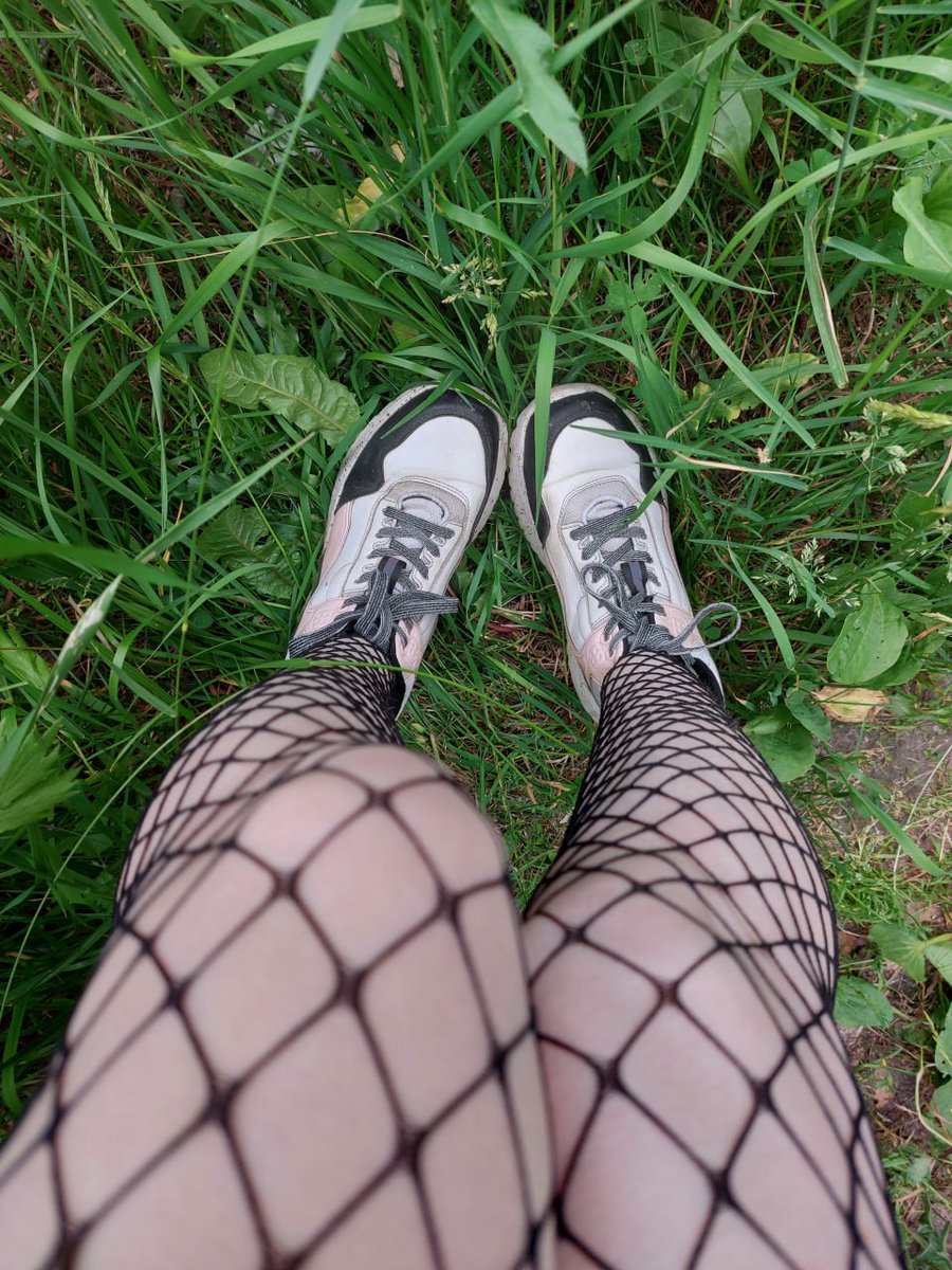 Lady_Inari's tweet photo. Relaxing in the park, feeling the grass under my feet while wearing my favorite sneakers. Life's simple pleasures are the best.🌿🍃 #ParkDay #SneakerLove #GrassFeelsAmazing #RelaxationTime #SimplePleasures https://t.co/uvgG9lw8ZR