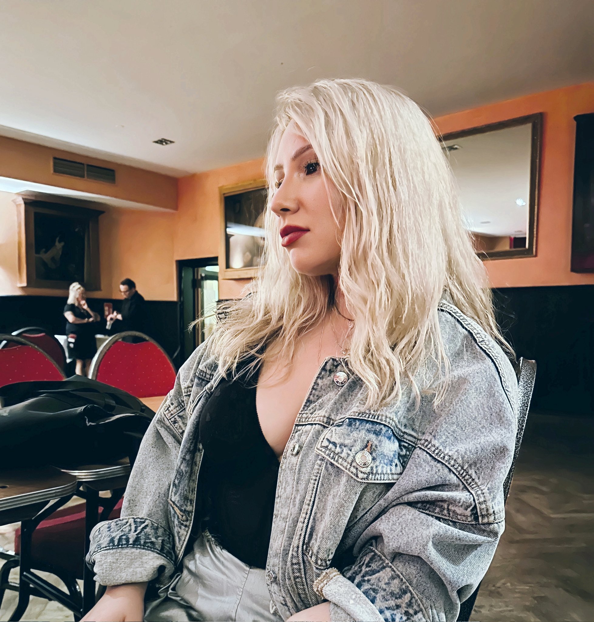 Katlyss 🇺🇦🇺🇦🇺🇦 on X: 90s mommy vibe except its neither 90s nor a  mommy 👾 t.conRbzJQNSmJ  X