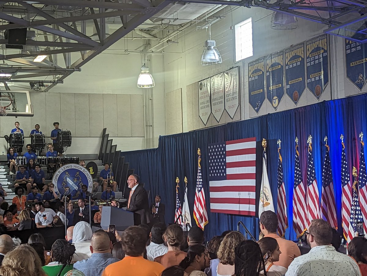 CoachVerloop's tweet photo. A memorable day at Lewis High School. @KamalaHarris and @SecCardona came to speak about gun violence in schools. https://t.co/FiFgFNrgJq