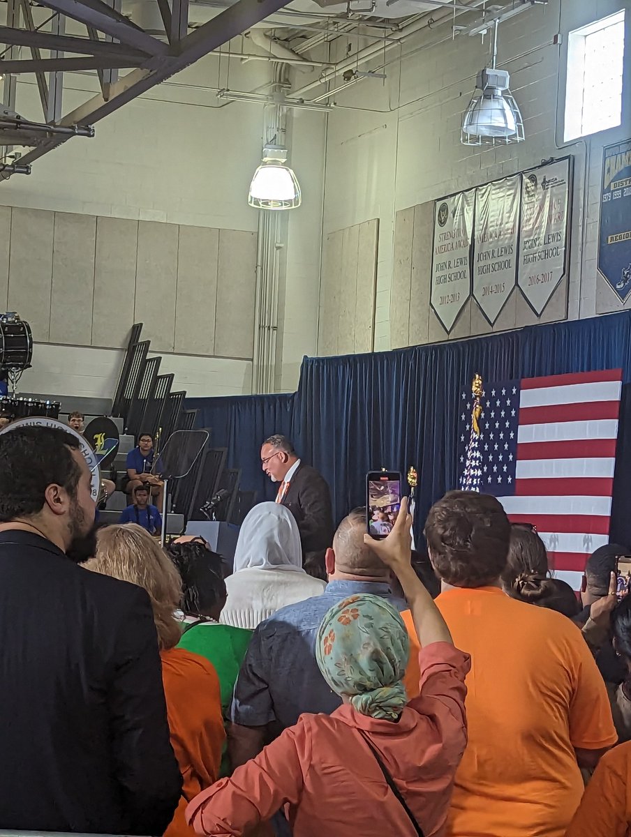 CoachVerloop's tweet photo. A memorable day at Lewis High School. @KamalaHarris and @SecCardona came to speak about gun violence in schools. https://t.co/FiFgFNrgJq