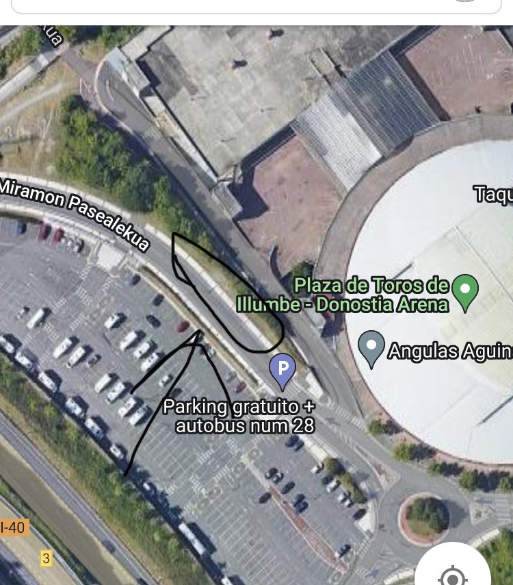 Jokin9's tweet photo. Me acaba de llegar una multa por aparcar encima de la acera en el partido contra el rayo, parking de illumbe completo… @RealSociedad que pasa? Podeis hacer un parking nuevo o llegar a un acuerdo con los munipas? #realsociedad https://t.co/UfUl4E397X