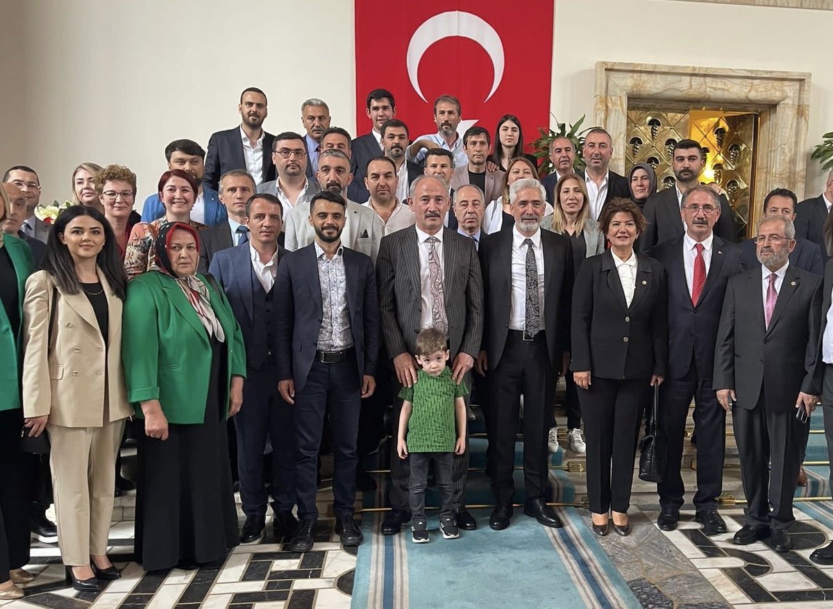 Kepoluasuna's tweet photo. 📍TBMM

Cumhurbaşkanımız Sayın @RTErdogan liderliğinde;

Büyük ve güçlü #Türkiye için, #Diyarbakır için durmadan çalışacağız...

Başlasın #TürkiyeYüzyılı https://t.co/4ijhw96sR7