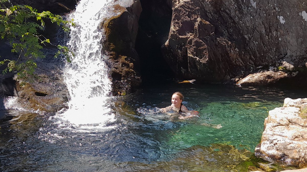 DevByPowerPoint's tweet photo. Another year, another beautiful gathering of friends in #Snowdonia to celebrate our friends' 10th wedding anniversary. We stayed for a week this time, in amazing weather. It's been so hot that the kids were happily swimming in the waterfalls of the #watkinpath. Feeling blessed. https://t.co/DIKmOsrtNW