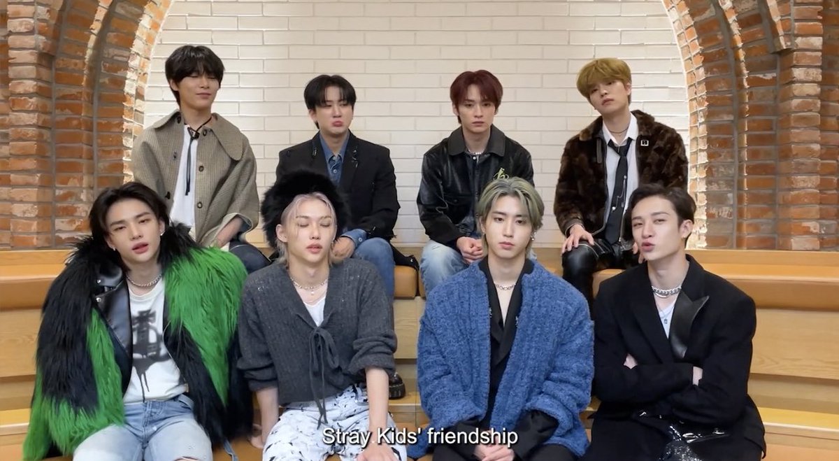 Stray Kids ⑮ 🔊8D Bank] Stray Kids (스트레이키즈) - 락 (樂) (LALALALA