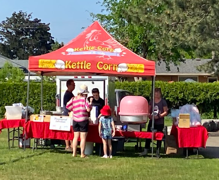 TecumsehHDSB's tweet photo. What an amazing Fun Fair at Tecumseh PS! Thank you to all of the students, families and staff who were able to join us in building a stronger community. Thank you to our School Council and Fun Fair Staff Committee for all of your time and effort in putting this all together!! https://t.co/alVYgeje13