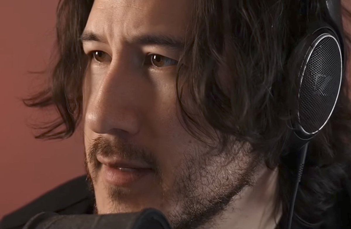 Cptnmeh's tweet photo. People who take screenshots of mark vids:

HOW THE HELL YOU TAKE THEM IN THE MOST BEAUTIFUL DEFINITION?!

HE'S ON THE CORNER OF THE SCREEN! I HAVE A HARD TIME EVEN PAYING ATTENTION AND YOU JUST SHOW UP IN TWT WITH SOMETHING LIKE THIS! 

Just... HOW?! https://t.co/7mHXWbBQ27