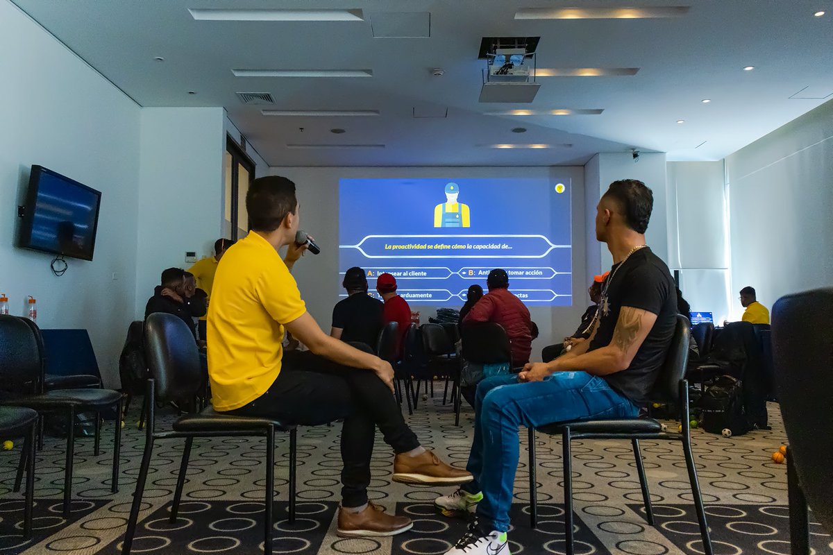 SoyPsicoTips's tweet photo. En la #GiraPsicoTips tuvimos la fortuna de trabajar en casa, estuvimos compartiendo en #Bogotá con el equipo de @PrimaxColombia en una capacitación de #Servicioalcliente hecha a la medida de sus necesidades.
.
#psicotips #psicología #new #SAC https://t.co/imxkTnEkrC