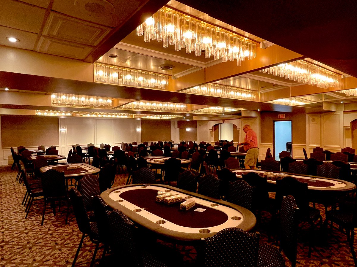 WaterlooPoker's tweet photo. Canada’s best poker experience with the one and only Tim Jackson. See you tonight friends. 😎 https://t.co/VsvL1jNYH2