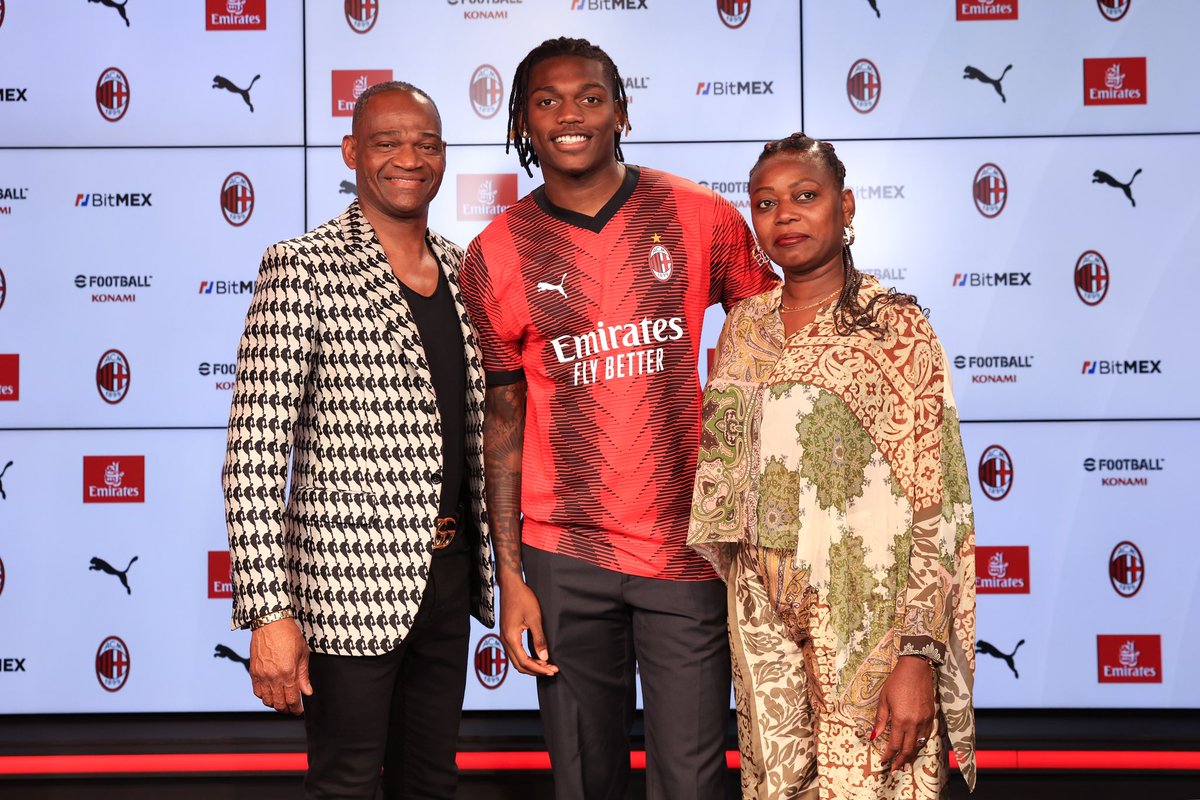 RafaeLeao7's tweet image. Casa mia ❤️🖤
We go 🏄🏾‍♂️