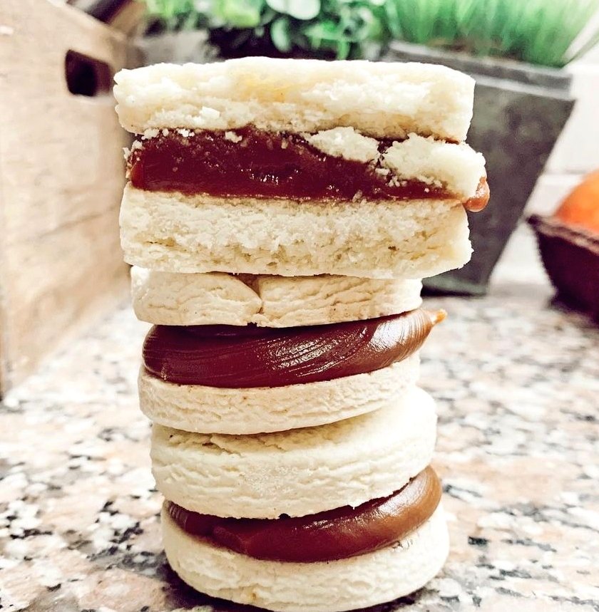Silnari's tweet photo. Todo el mundo ama los alfajores de @Maizena_AR. Esos que podés comer con 35 grados, empalagarte y aún así no dejar de comerlos, bueno, te dejo tips para que salgan increíbles y terminamos el hilo con SORTEO DE KIT de Maizena!

Tips acá
⤵️ https://t.co/CfWhi8xqrt