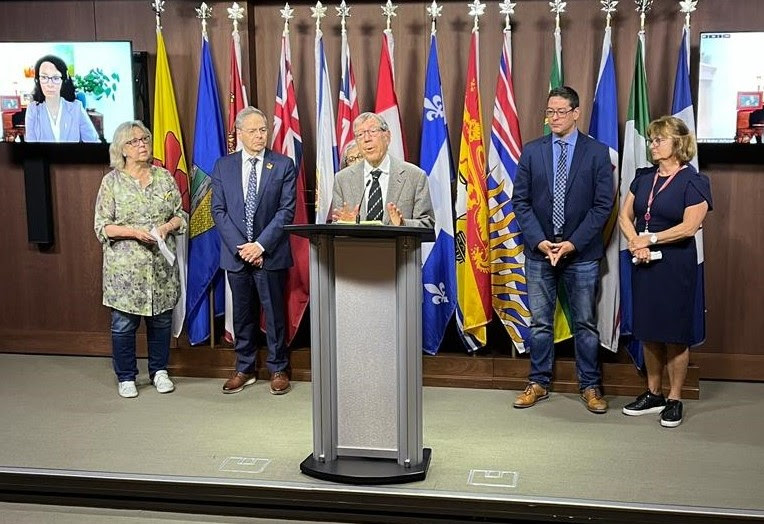 TheRWCHR's tweet photo. Notre équipe a été à #Ottawa pour #plaider au nom de notre collaborateur émérite, le dissident russe détenu @vkaramurza. Notre objectif était de faire avancer sa #citoyenneté #canadienne honoraire.

On ne s'arrêtera pas tant qu'il ne sera pas #libre.

https://t.co/iqdZZHswR8 https://t.co/moX8GGF5CE