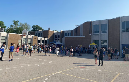 TecumsehHDSB's tweet photo. What an amazing Fun Fair at Tecumseh PS! Thank you to all of the students, families and staff who were able to join us in building a stronger community. Thank you to our School Council and Fun Fair Staff Committee for all of your time and effort in putting this all together!! https://t.co/alVYgeje13