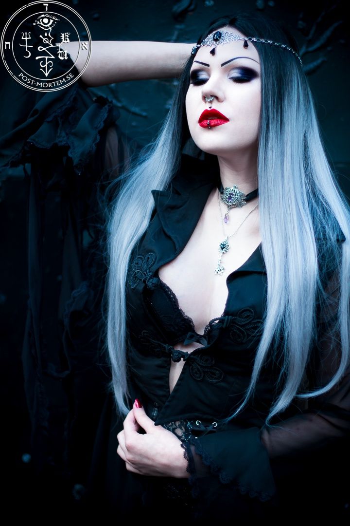 Dark_Mind05's tweet photo. 🖤🌹 Gothic Love 🌹🖤 https://t.co/LWx4dcDmwM
