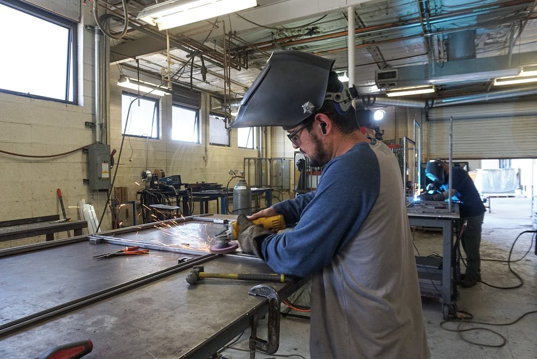 Realiciusa's tweet photo. Tuesday grind at the 🏭 #realiciusa #aluminumbumper #frontbumper #rearbumper #alumilite #iciusa

https://t.co/cjLg9qiVCK https://t.co/inVYyeHZcz