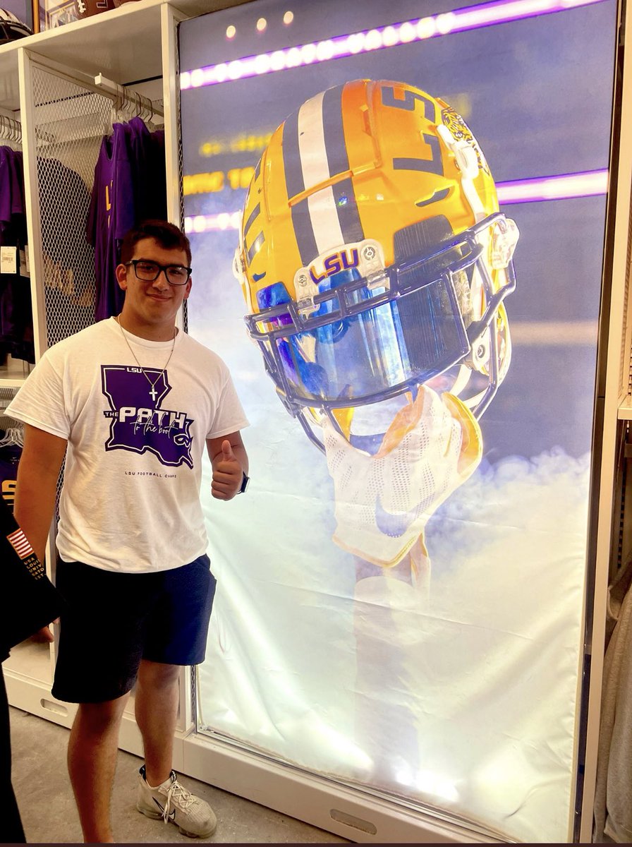 66JaredMartinez's tweet photo. After a long drive yesterday I made it to beautiful Louisiana.  I’m excited to post that I earned the top score and was the winner of today’s LSU Long Snap camp.
@CoachKaliefM @TheChrisRubio @LeVarWoods @LSUCoachJancek https://t.co/BS8iqSXT7T