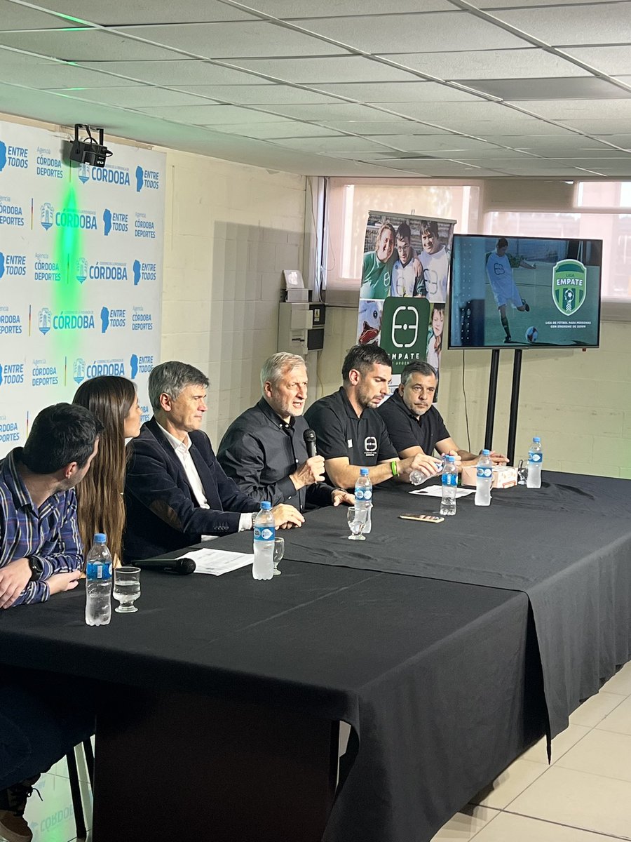 En la sala de prensa del Estadio Kempes, con la <a href="/EmpateFundacion/">Fundación Empate</a> junto al vice intendente <a href="/PasseriniOk/">Daniel Passerini</a> y el titular de <a href="/DeportesCba/">Córdoba Deportes</a> <a href="/pichi_oficial/">Héctor Pichi Campana</a> . Presentación de la Liga Empate.