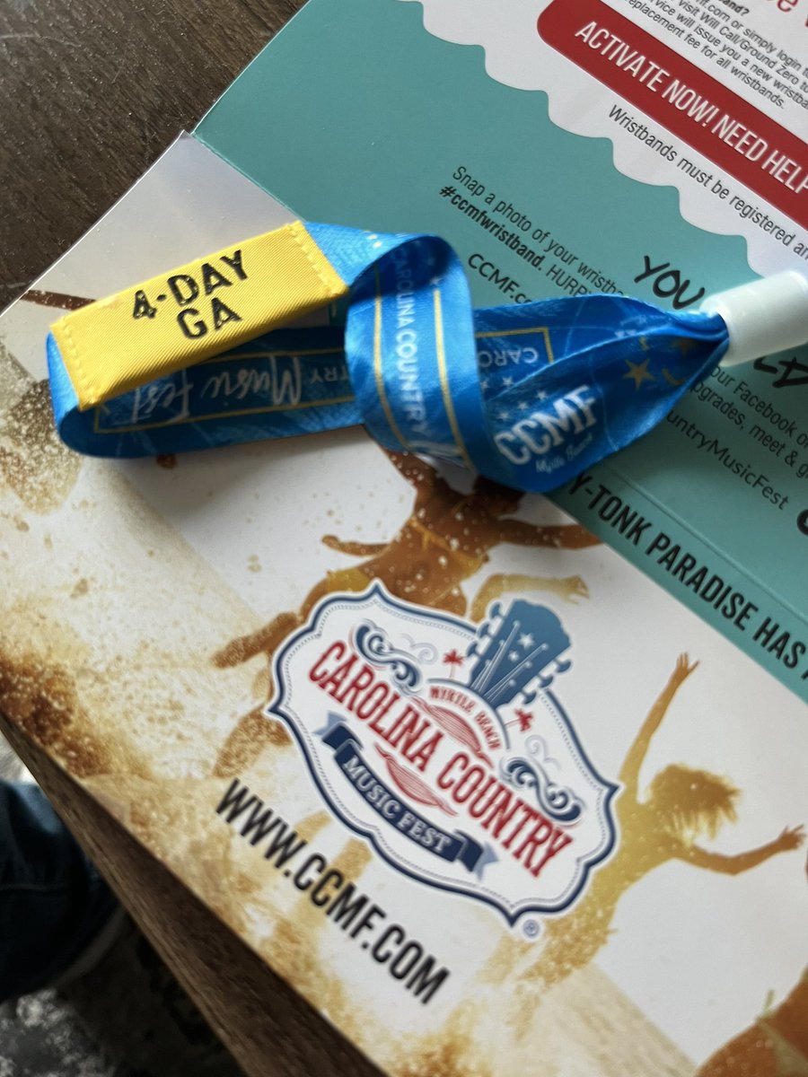 i_yellow12's tweet photo. Hype, let’s gooo @CCMFLive #ccmfwristband https://t.co/AepeJiDS3G