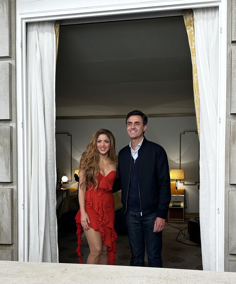 ShakiraPeru's tweet image. La primera imagen de #Shakira en el comercial para #Sabritas 😍