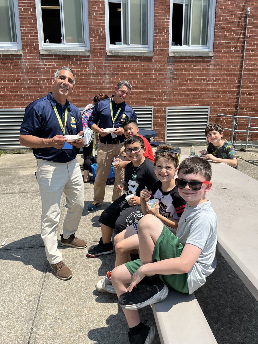 3MiuWSS's tweet photo. Perfect day for pajamas and ice cream to celebrate all the students and their hard work this year! 🍦🍨🎉@wsselementary https://t.co/DtB8APy1Lv