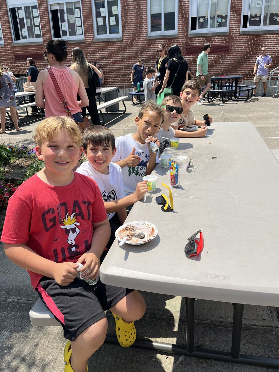 3MiuWSS's tweet photo. Perfect day for pajamas and ice cream to celebrate all the students and their hard work this year! 🍦🍨🎉@wsselementary https://t.co/DtB8APy1Lv