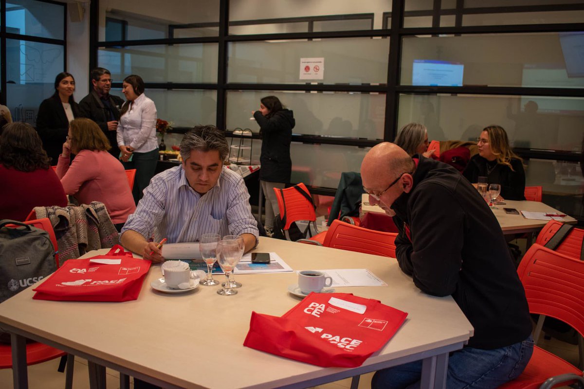 ucsc_perio17360's tweet photo. 📌El Programa de A compañamiento y Acceso a la Educación Superior organizó una actividad con Jefes de Carrera.
📌Cuyo objetivo es dar a conocer el programa PACE, los dispositivos de apoyo con los que cuenta y también establecer alianzas con los Jefes de Carrera.
#paceucsc https://t.co/TcOKJp3VIZ