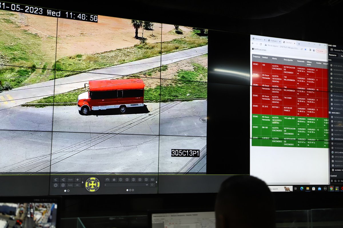 chihuahuampio's tweet photo. 💪🚨 ¡Tu seguridad es nuestra prioridad en cada trayecto! 💪  
Con el programa “Siempre Acompañadas” de la DSPM y en conjunto con los transportistas instalamos botones de pánico conectados a la #PECUU en los camiones urbanos de #ChihuahuaCapital. #TrabajoyResultados #MarcoBonilla https://t.co/UTYC9RaheS