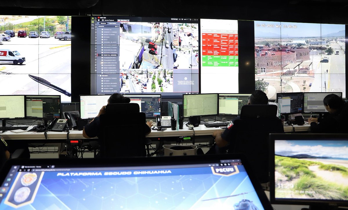 chihuahuampio's tweet photo. 💪🚨 ¡Tu seguridad es nuestra prioridad en cada trayecto! 💪  
Con el programa “Siempre Acompañadas” de la DSPM y en conjunto con los transportistas instalamos botones de pánico conectados a la #PECUU en los camiones urbanos de #ChihuahuaCapital. #TrabajoyResultados #MarcoBonilla https://t.co/UTYC9RaheS