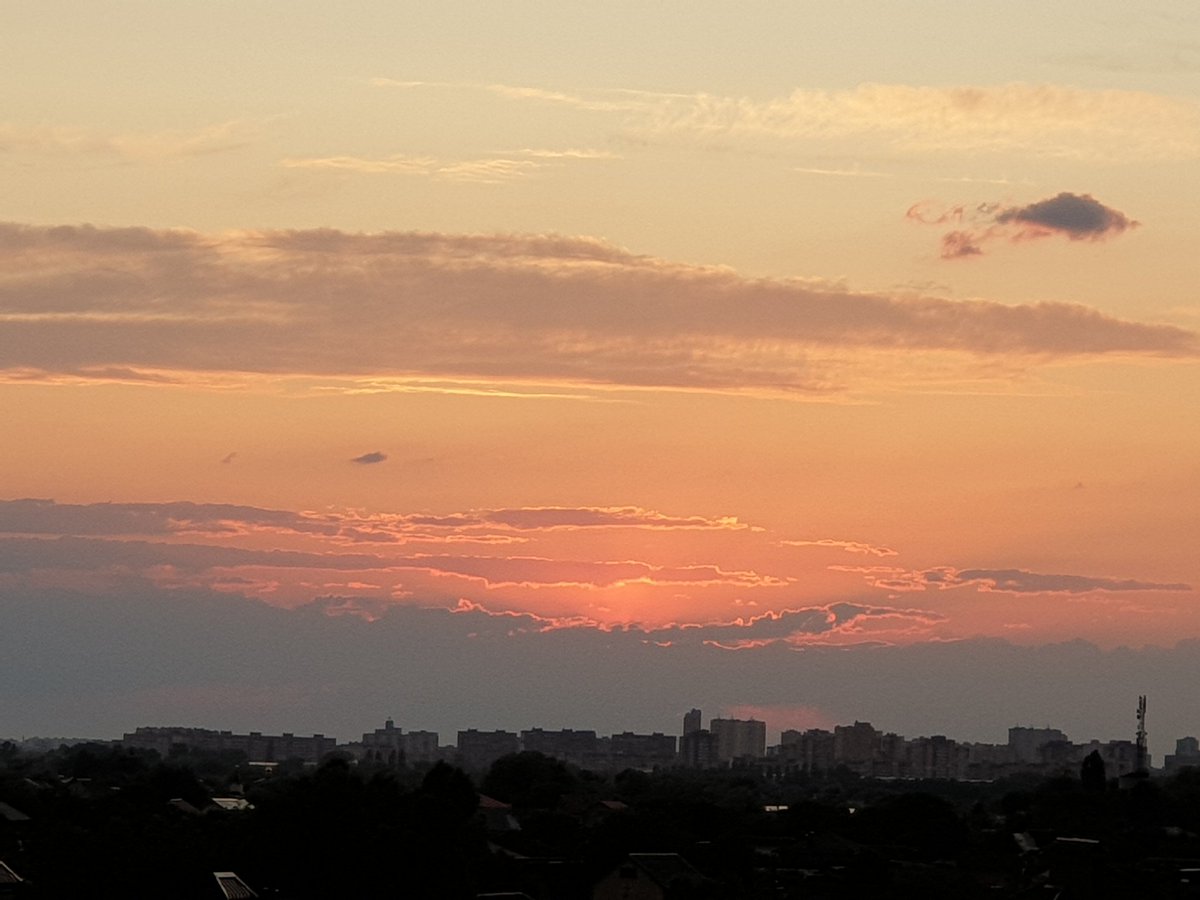 gurzuff's tweet photo. Захід Сонця по-київськи
2.06.2023
#sun #sunset #kyiv #Київ  #захід #сонця #вечір #evening #sky #pornsky #skyporn #skypornpics  #небо #pinksky #облако #хмара #хмаринка #clowd #amazing #amazingsky #orangesky #porn #порно #україна #ukraine #сонце #солнце https://t.co/uLk6AqRkYi