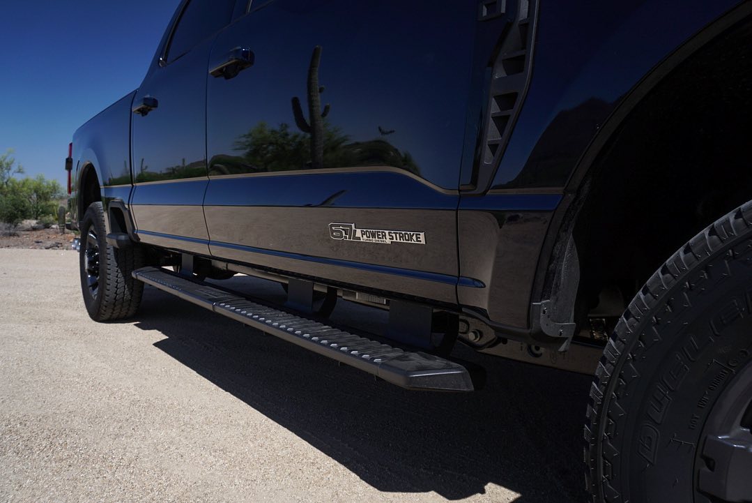 Realiciusa's tweet photo. Stock vs. @realiciusa 🤔 Which steps are you going with⁉️ #realiciusa #fordsuperduty #aluminumsidesteps #sidesteps #alumilite #iciusa 

https://t.co/9bkBzWLJFF https://t.co/anWkiAFE0W