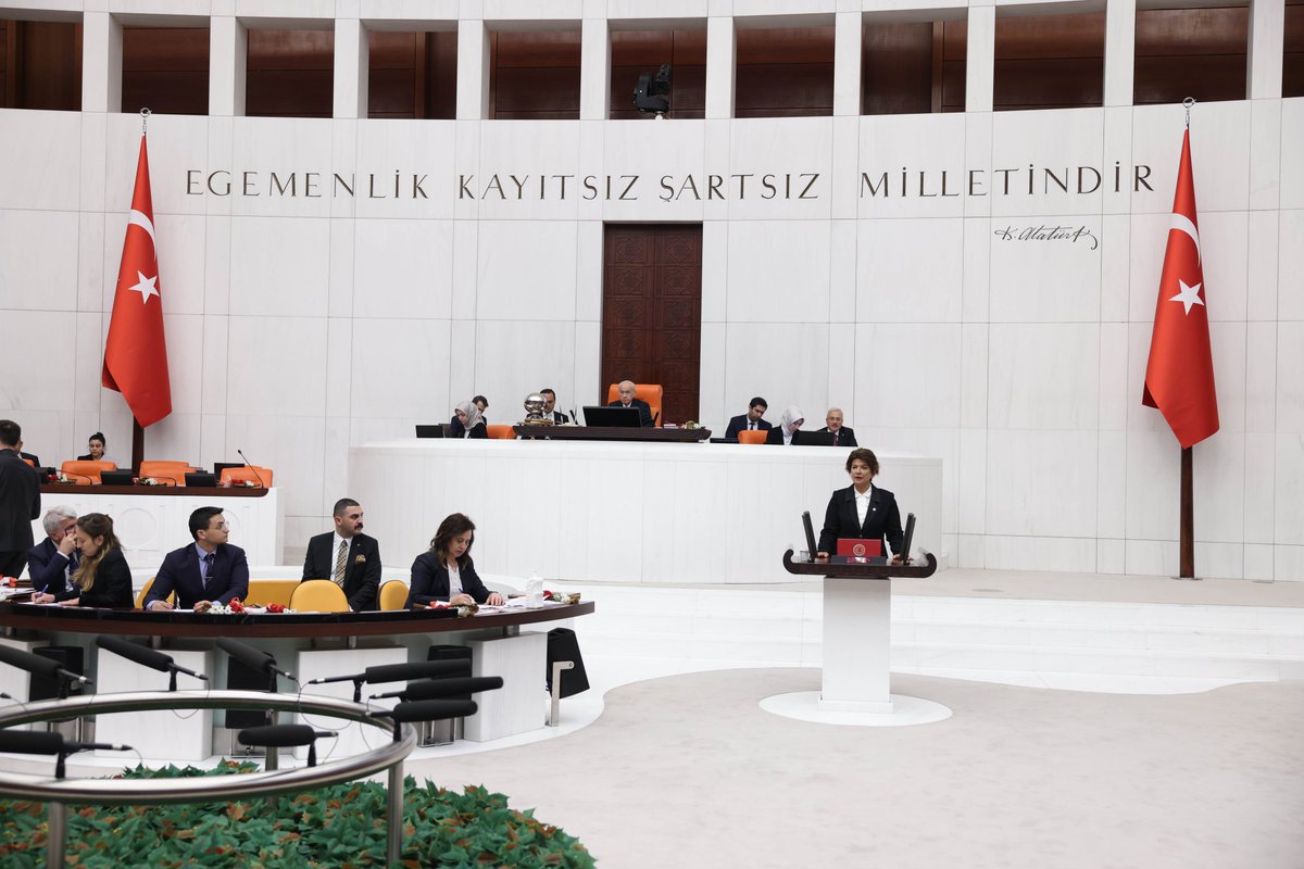 Kepoluasuna's tweet photo. 📍TBMM

Cumhurbaşkanımız Sayın @RTErdogan liderliğinde;

Büyük ve güçlü #Türkiye için, #Diyarbakır için durmadan çalışacağız...

Başlasın #TürkiyeYüzyılı https://t.co/4ijhw96sR7