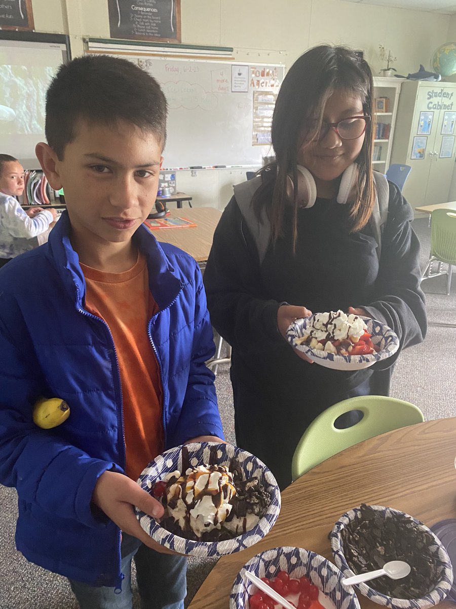 KelleeYoder's tweet photo. My first period Reading class read over 50 books this quarter (including passing quizzes, fluency tests and writing summaries) and earned an ice-cream party! Congratulations! Hard work pays off! @VIDASHARKS https://t.co/KL8bZ3TWz0