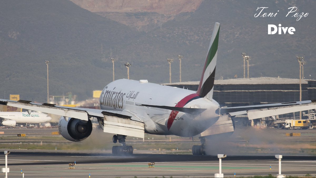 Aterrizaje en Barcelona LEBL el 16-7-2022, @controladores #lebl @spotteraviatio2 @carol_spotters @jclacruz @jcls_fierro @ENAIRE @uri_fede @aeropuerto_bcn @jgagnot @aena @air_comment @drako8000  @AvionesTodo @toro_an @bedesabril21 @spottersbcnprat @Gorkamarsa @emirates