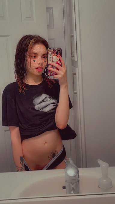 It&rsquo;s Friday ☺️I may hit the bubbler again 😝🫠 https://t.co/MVQK6hfZO3