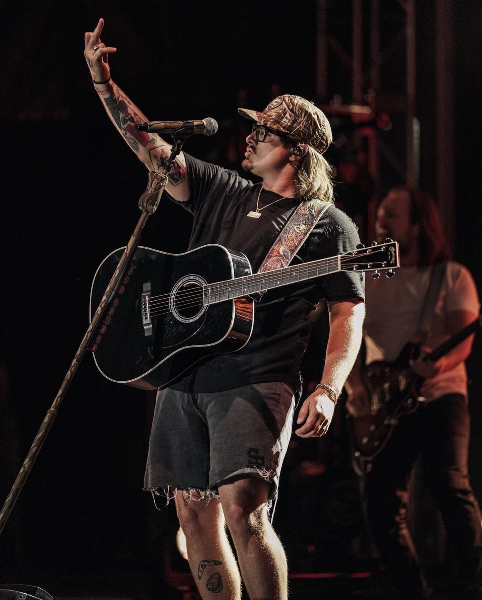 CountryChord's tweet image. Clockin’ out of the work week like: