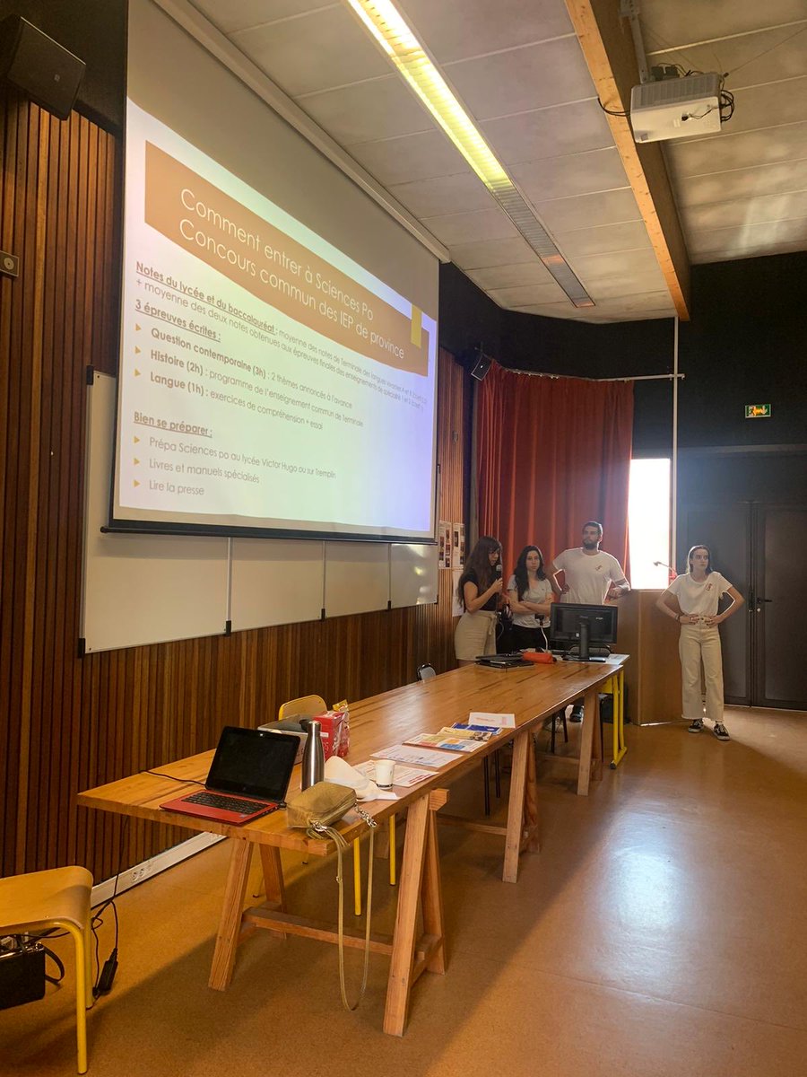AEVH12's tweet photo. Aujourd’hui l’association était à nouveau présente au lycée Victor Hugo de Colomiers pour deux conférences en partenariat avec @dhge31 ! 
Retour sur notre événement : 
https://t.co/lxiV0i3ibV https://t.co/BNODcBuL3n