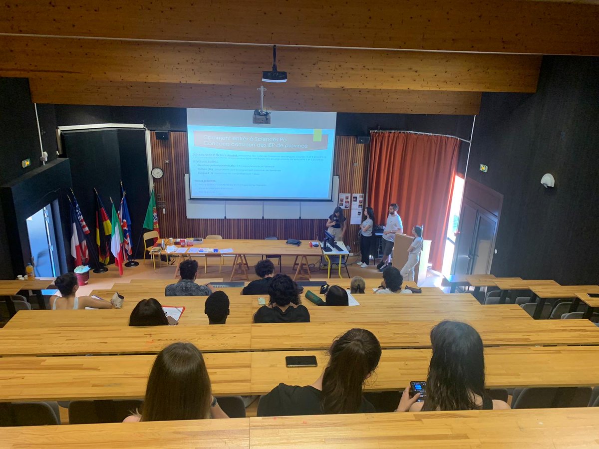 AEVH12's tweet photo. Aujourd’hui l’association était à nouveau présente au lycée Victor Hugo de Colomiers pour deux conférences en partenariat avec @dhge31 ! 
Retour sur notre événement : 
https://t.co/lxiV0i3ibV https://t.co/BNODcBuL3n