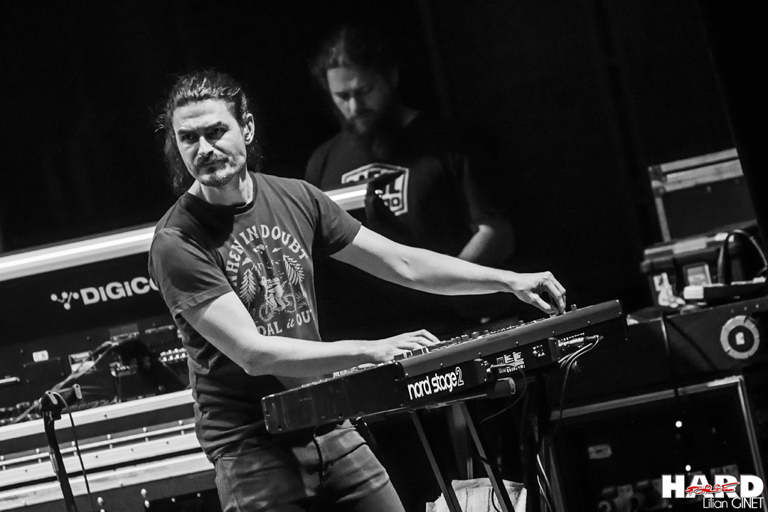 chickenfootjoe's tweet photo. Only TWO more nights remain on the European leg of the #EarthTour 🔥 Bilbao tomorrow, then we close things out in Bordeaux. Let's go out with a bang 🎸

📷: Chris Droit https://t.co/cSxQWvb9D5