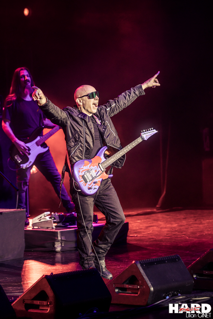 chickenfootjoe's tweet photo. Only TWO more nights remain on the European leg of the #EarthTour 🔥 Bilbao tomorrow, then we close things out in Bordeaux. Let's go out with a bang 🎸

📷: Chris Droit https://t.co/cSxQWvb9D5