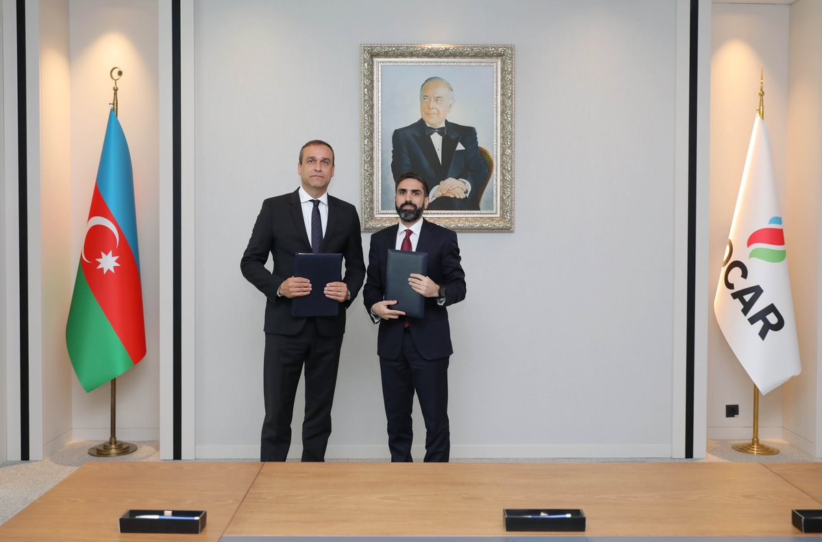 RovshanNajaf's tweet photo. ‘#MVMGroup şirkətinin baş icraçı direktoru Karoli Matrai ilə görüşdə təbii qaz ticarəti, #LNG təchizatı, qaz anbarlarının istifadəsi üzrə əməkdaşlıq imkanları nəzərdən keçirildi, #SOCAR ilə 🇭🇺ın “MVM CEEnergy Zrt.” şirkəti arasında təbii qazın satışına dair müqavilə imzalandı. https://t.co/WJ2dNfgNRV