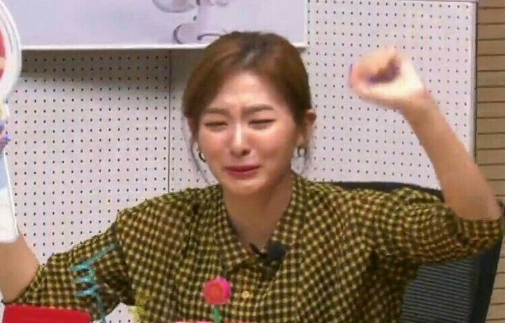 suhocottoni's tweet image. یادم میاد مامانم تو بچگی عیدیامو می گرفت دیگه پس نمیداد 
میخوام مامانمو ب عنوان ی اختلاسگر لو بدم