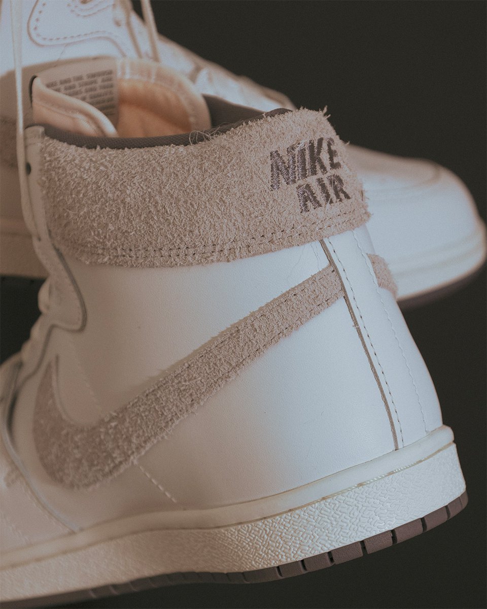 topsnbottomsusa's tweet photo. Get ready for the Nike Jordan Air Ship PE SP Tech Gray release on 07-June. Don't miss out on this highly anticipated drop.
#NikeJordanAirShip #TechGrey #SneakerRelease #NewArrivals #JordanCollection #SneakerHeads #SneakerFreak #SneakerGameStrong #NikeFam #SneakerGang https://t.co/Fl9DHqMces