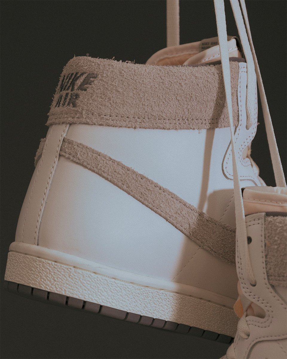 topsnbottomsusa's tweet photo. Get ready for the Nike Jordan Air Ship PE SP Tech Gray release on 07-June. Don't miss out on this highly anticipated drop.
#NikeJordanAirShip #TechGrey #SneakerRelease #NewArrivals #JordanCollection #SneakerHeads #SneakerFreak #SneakerGameStrong #NikeFam #SneakerGang https://t.co/Fl9DHqMces