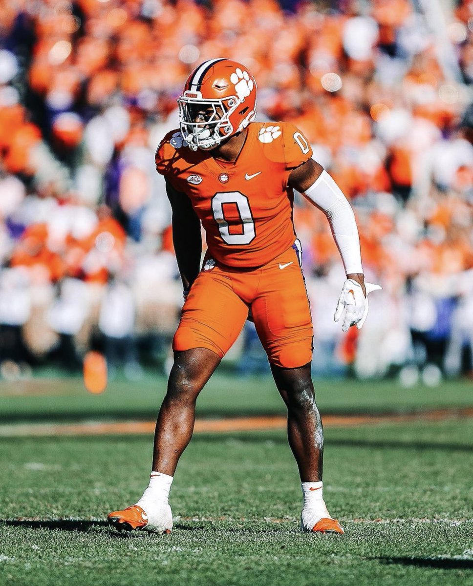 #AGTG I am extremely blessed and grateful to receive an offer from Clemson University!!!! #ALLIN 🐅<a href="/dyrri_mccain/">Dyrri McCain</a> @coachski_ <a href="/ClemsonFB/">Clemson Football</a> <a href="/MauryCommodores/">Maury Football</a>