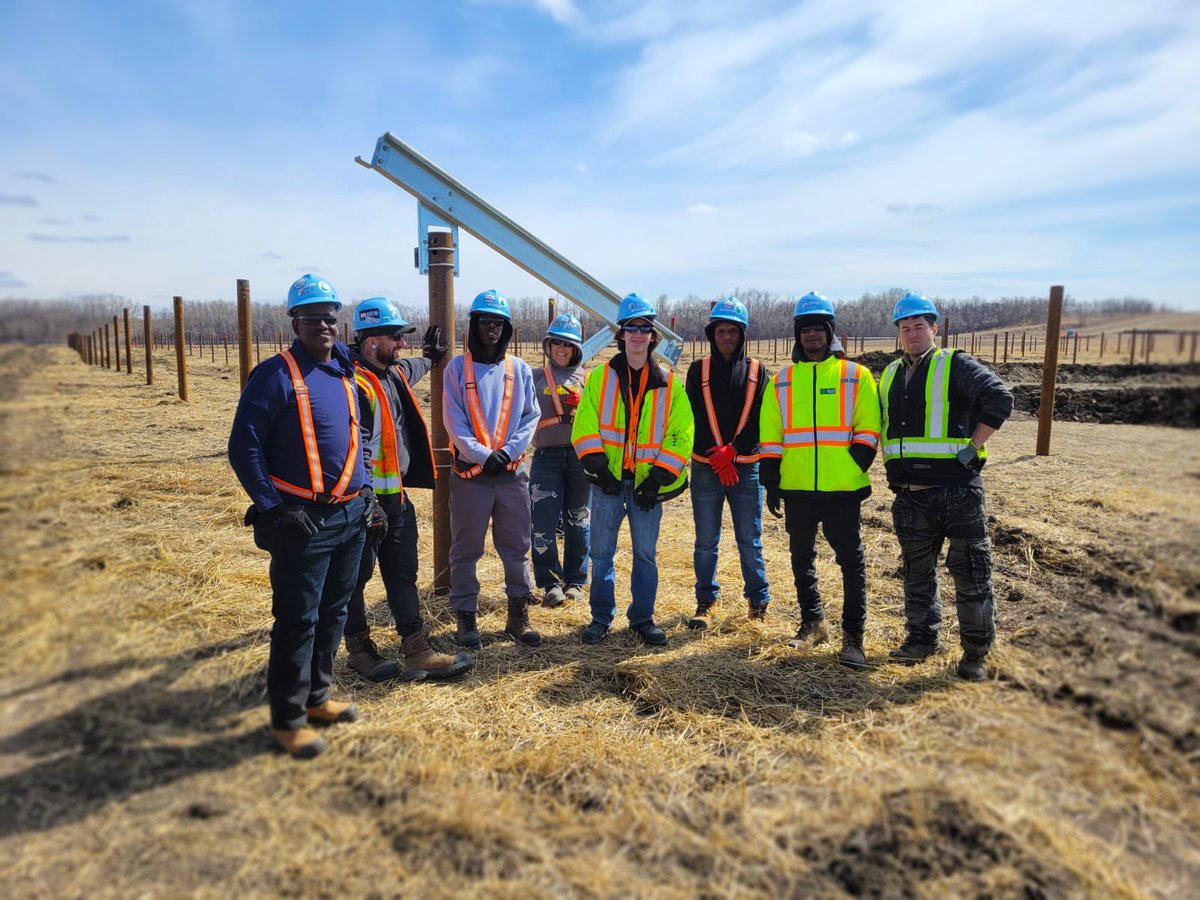 CBI_Solar's tweet photo. Early May, setting the first bracket on 81MWs of PV solar near Fort Sask. AB for our friends at @alltradeind

#solaralberta #megawatt #photovoltaic #solarcanada #renewableenergy #alberta #thefutureisbright #solarpower #edmonton #fortsaskatchewan #edmontonsolar https://t.co/SSd5Xp4g7i