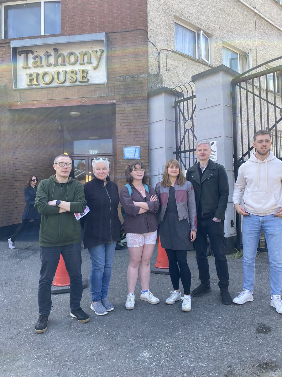 ManueRatte's tweet photo. Great show of support at Tathony House today to prevent tenants from being illegally evicted! People Power to stop Evictions! ✊ @JamesRedNetwork @cllrjohansson @pb4p @CATUInchicore #EndEvictions #HousingForAll https://t.co/4q2QIMb5Ua